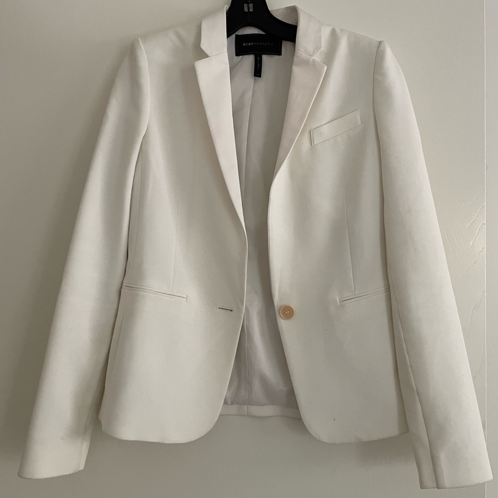 BCBGMAXAZRIA white blazer beige buttons
